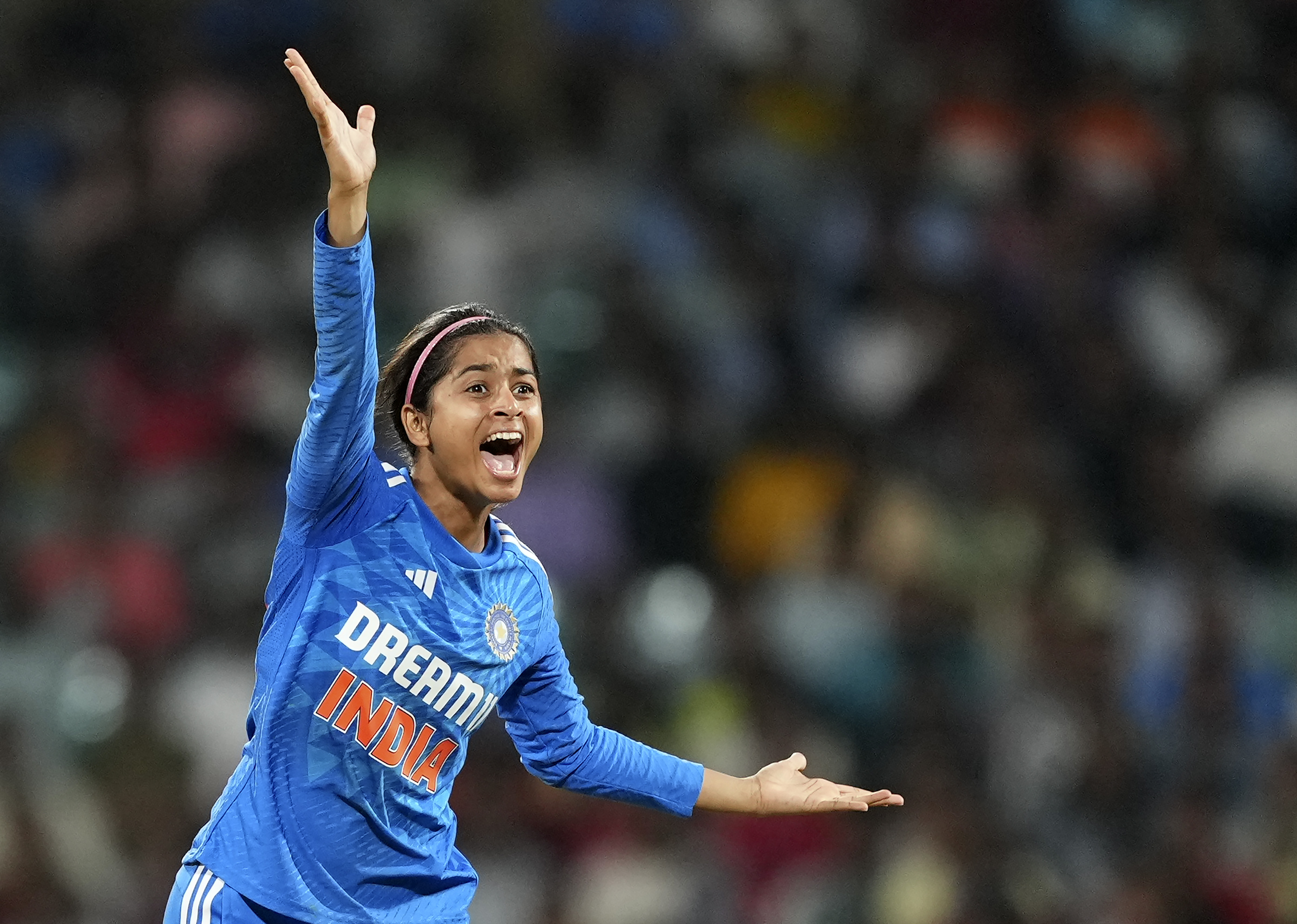 https://www.salarnews.in/public/uploads/images/newsimages/maannewsimage09012024_180354_aus vs ind2.jpg
